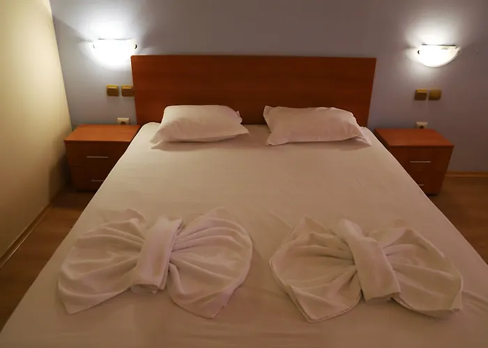 Menada Andalusia * Elenite