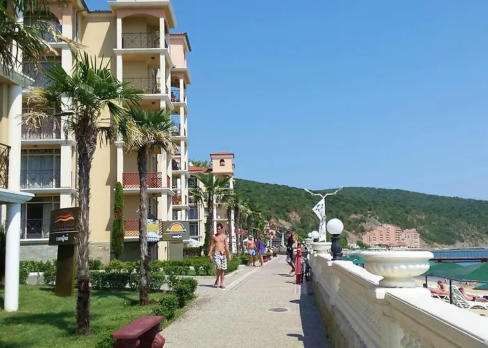 Menada Andalusia 公寓 *